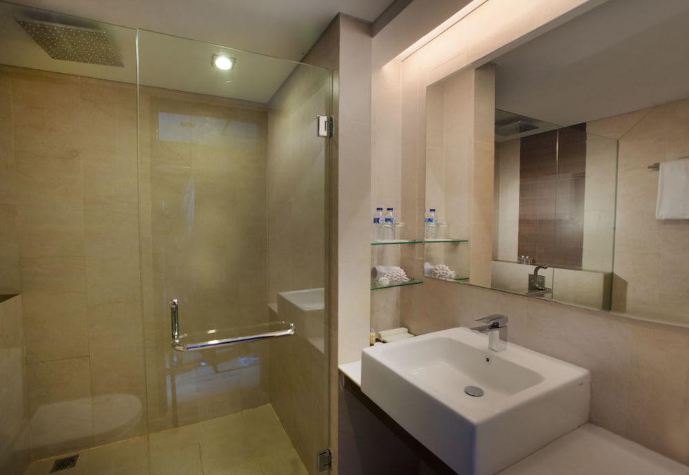 Honeymoon Suite - Photo 6
