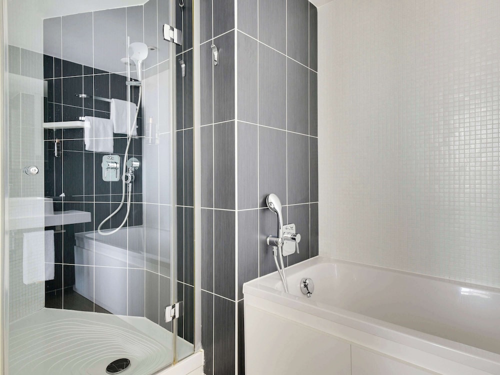 Executive Suite, Multiple Beds - Photo 8