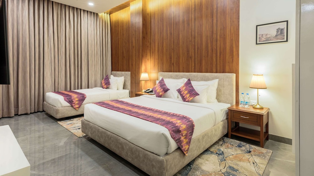 Suite, 1 King Bed, Non Smoking - Photo 1