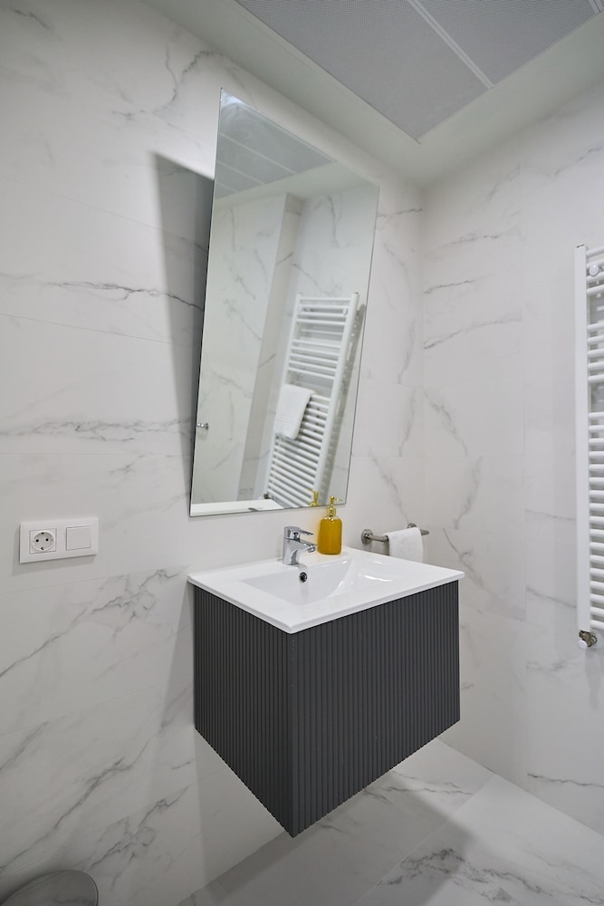 Executive Suite, 1 Queen Bed, Accessible photo 3