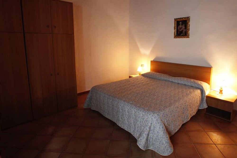 Doppia Standard, 1 letto queen, non fumatori (Alba) photo 3