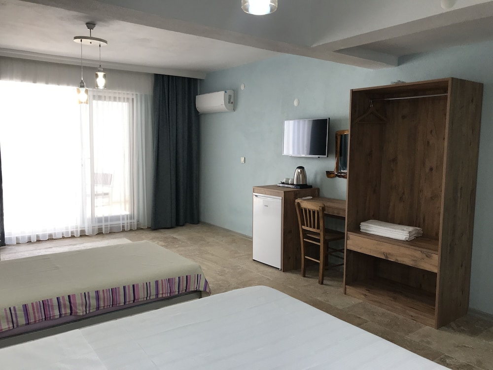Deluxe Triple Room, Patio, Ground Floor photo 2