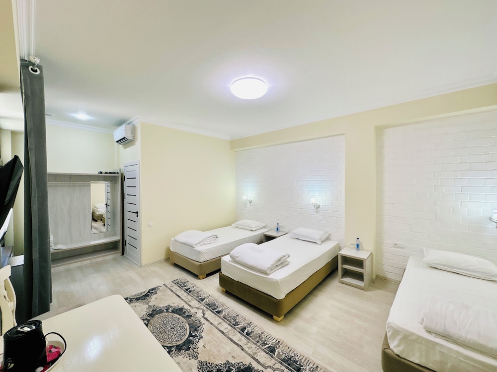 Superior Triple Room photo 3
