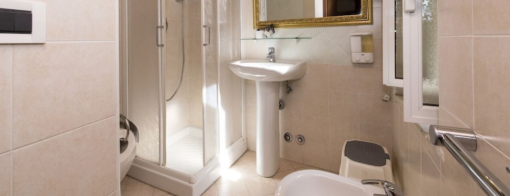 Triple Room - Photo 11
