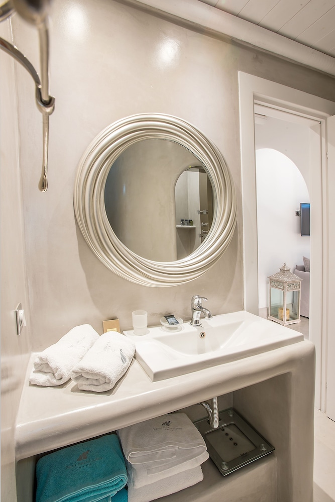Executive Suite - Photo 3