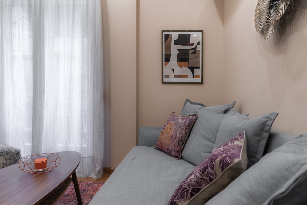 Apartment (V) photo 1