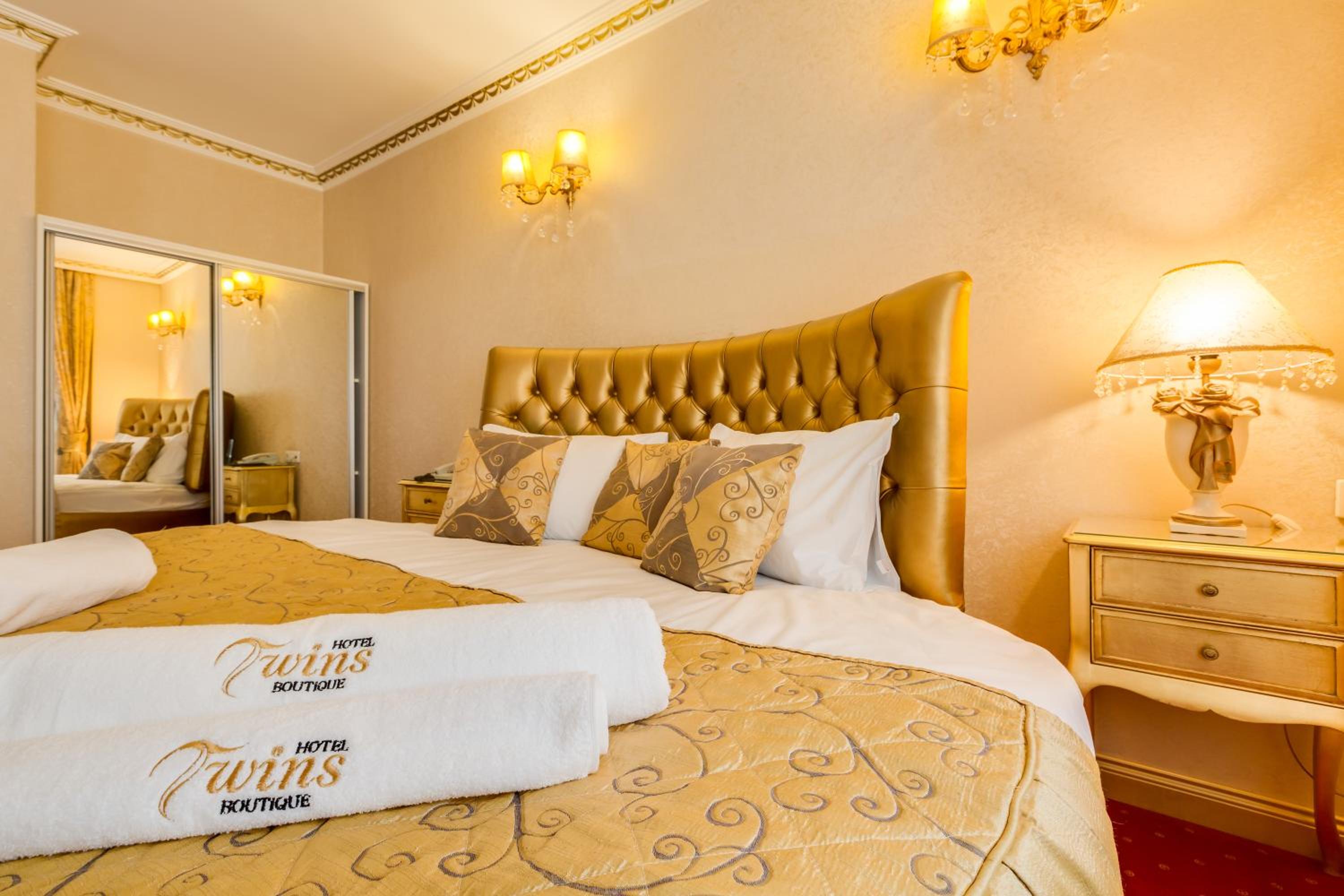 Deluxe King Room photo 2