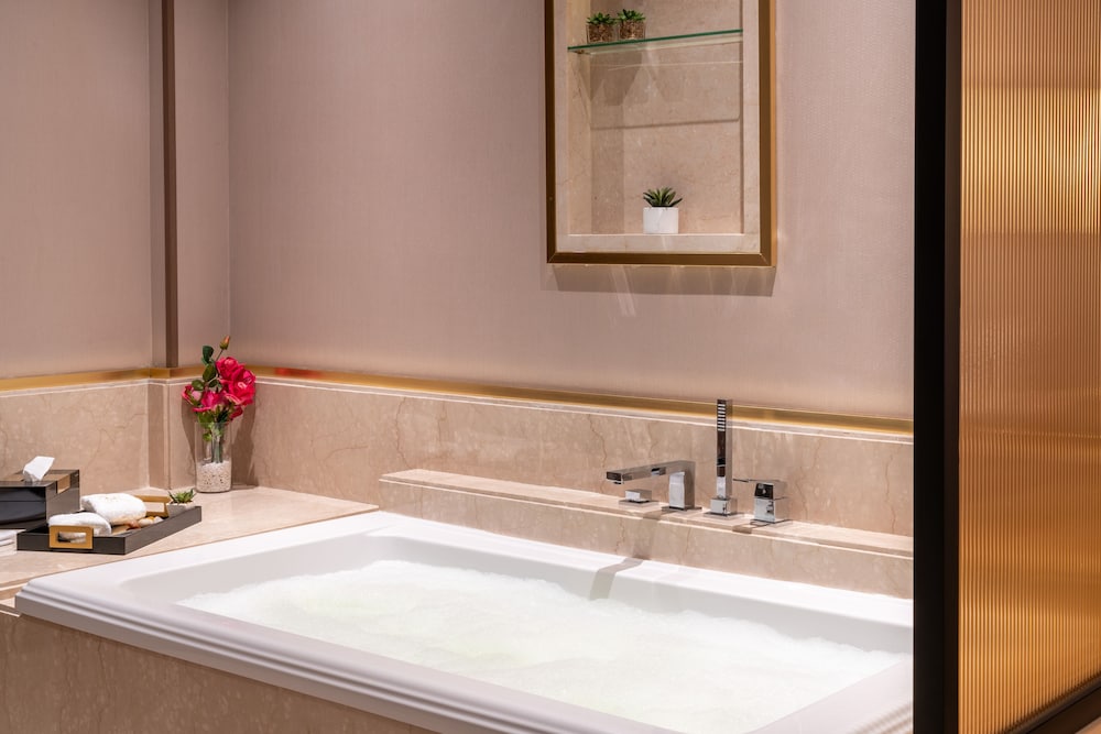 Royal Suite photo 2