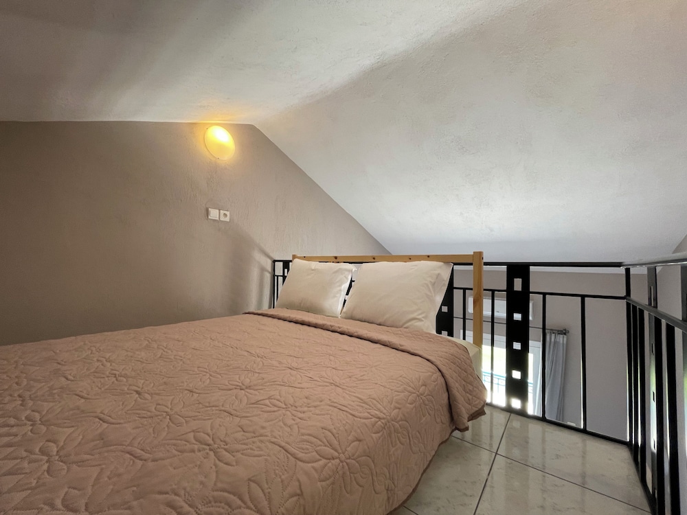House, 3 Bedrooms, Balcony, Garden View photo 3