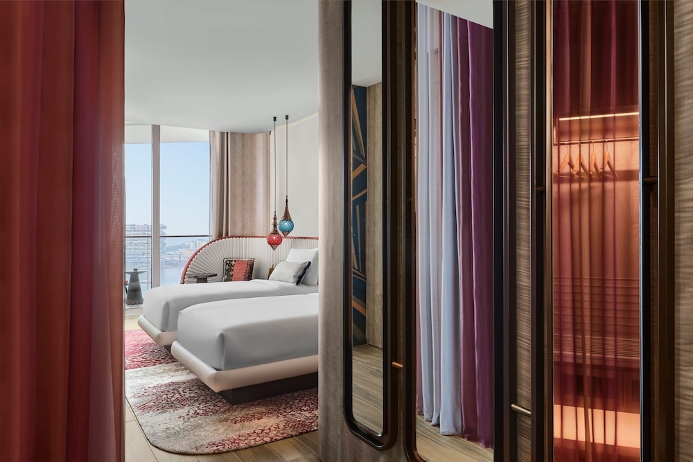Deluxe Room, 2 Twin Beds, Balcony, Harbor View