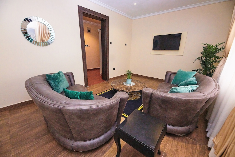 Business Suite photo 3