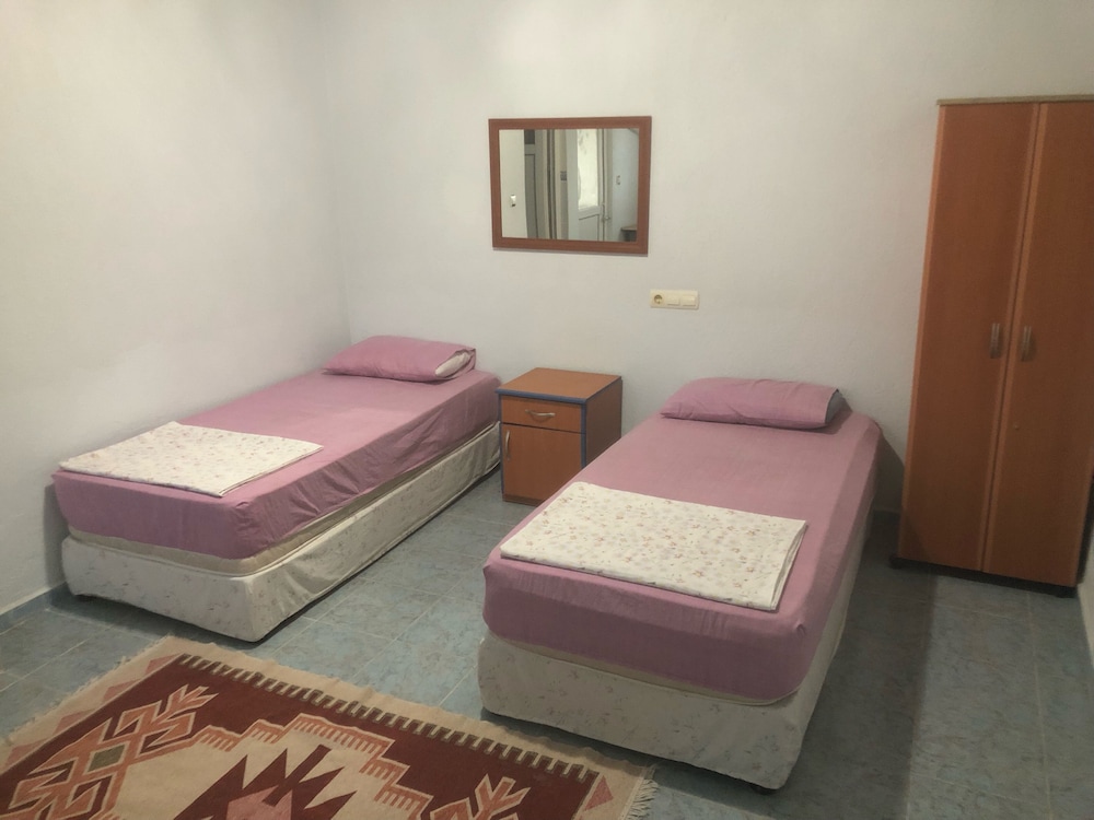 Economy Room, 2 Twin Beds photo 1