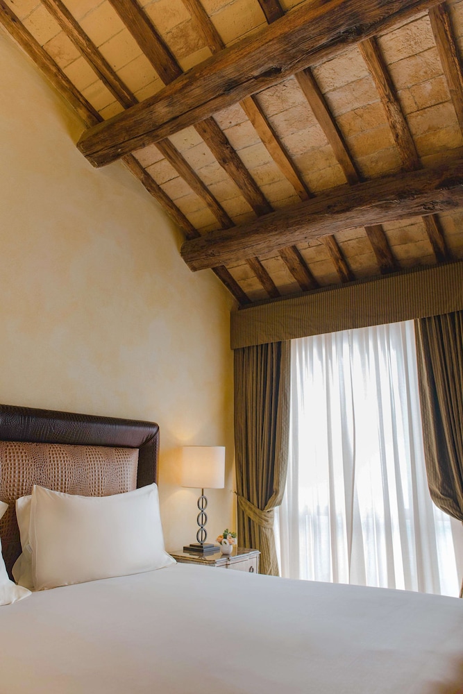 Premium Room (Extra Bed 3 adults)
