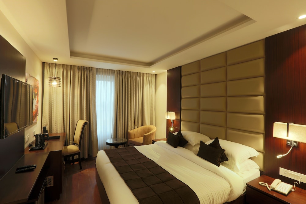 Deluxe Room - Photo 6