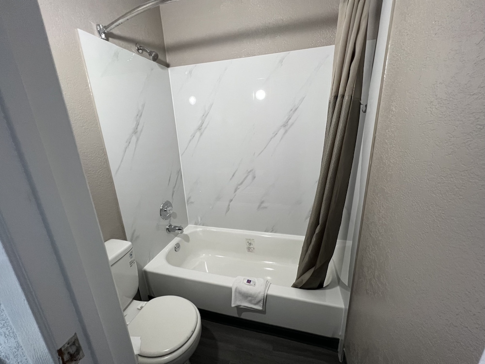 Deluxe Suite, 2 Queen Beds, Non Smoking photo 2