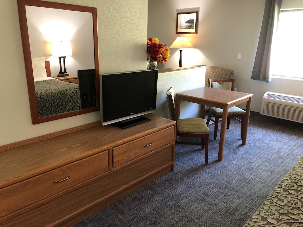 1 King Bed, Non-Smoking - Photo 10