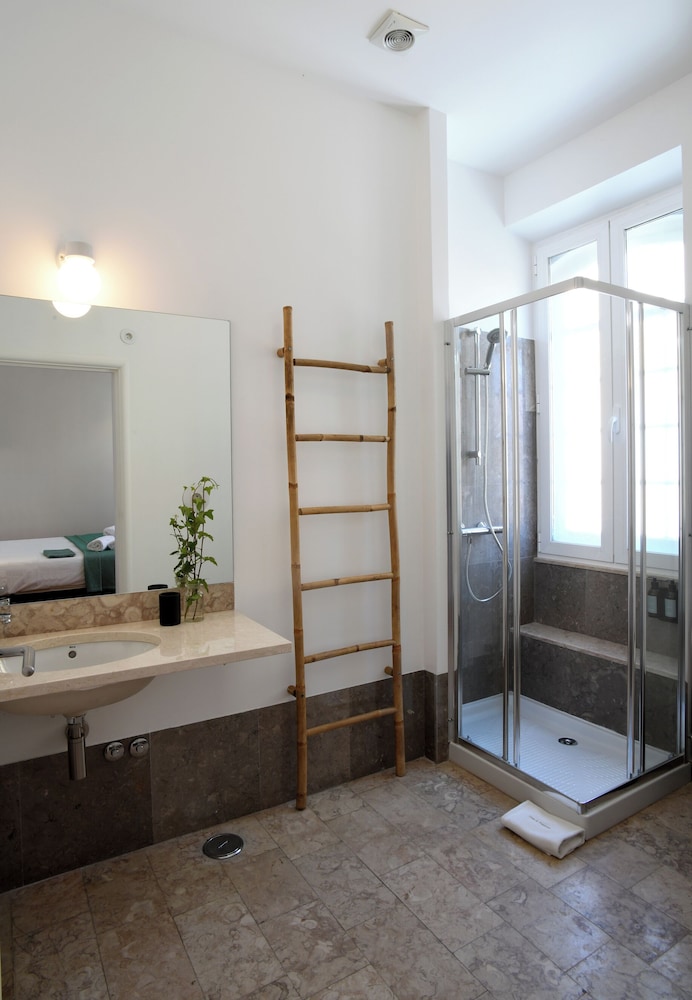 Classic Room, Ensuite photo 3