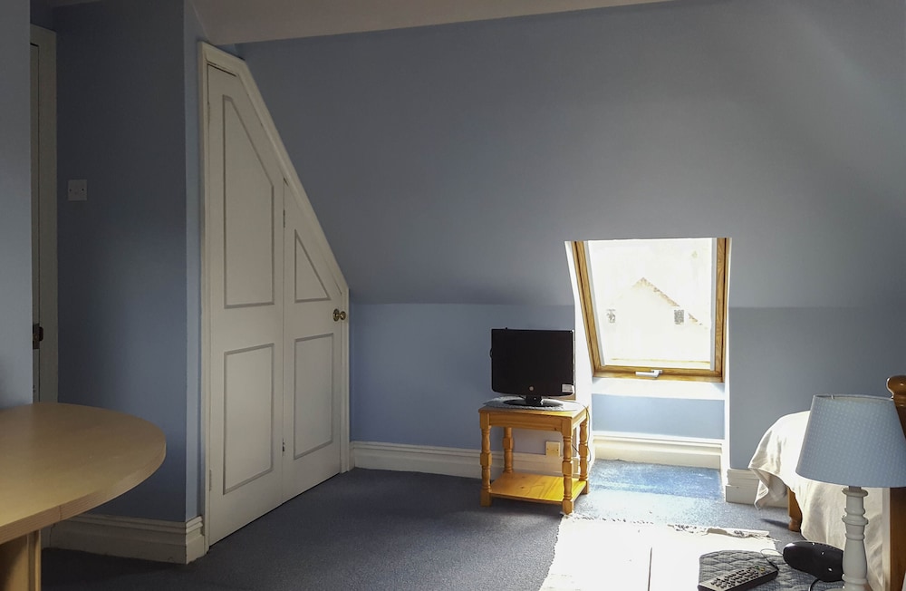Single Room, Private Bathroom (Single With Shower.  Room Only) photo 2