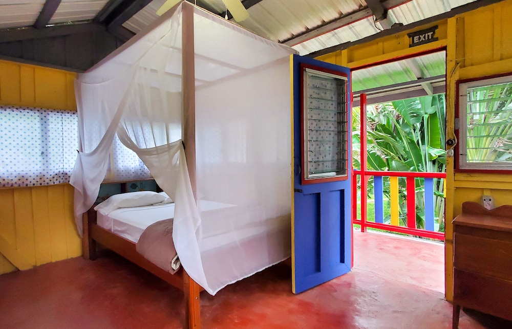 Coco Cabana - Private Ensuite Bathroom & Outdoor Rainwater Shower photo 1