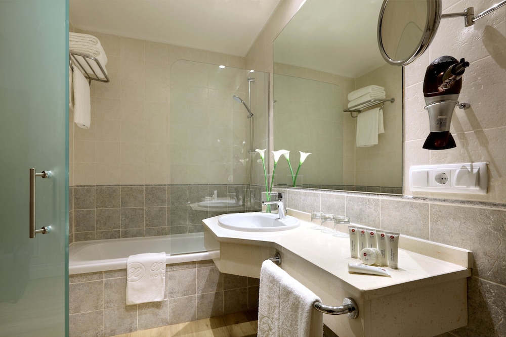 Double Room Single Use - Photo 2