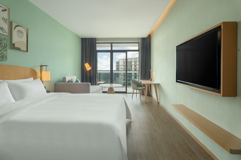 Superior Room, 1 King Bed, Balcony, City View photo 1