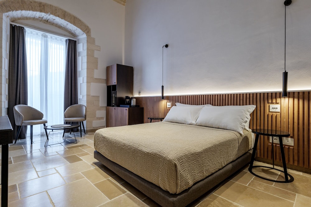 Deluxe Suite, Balcony, City View