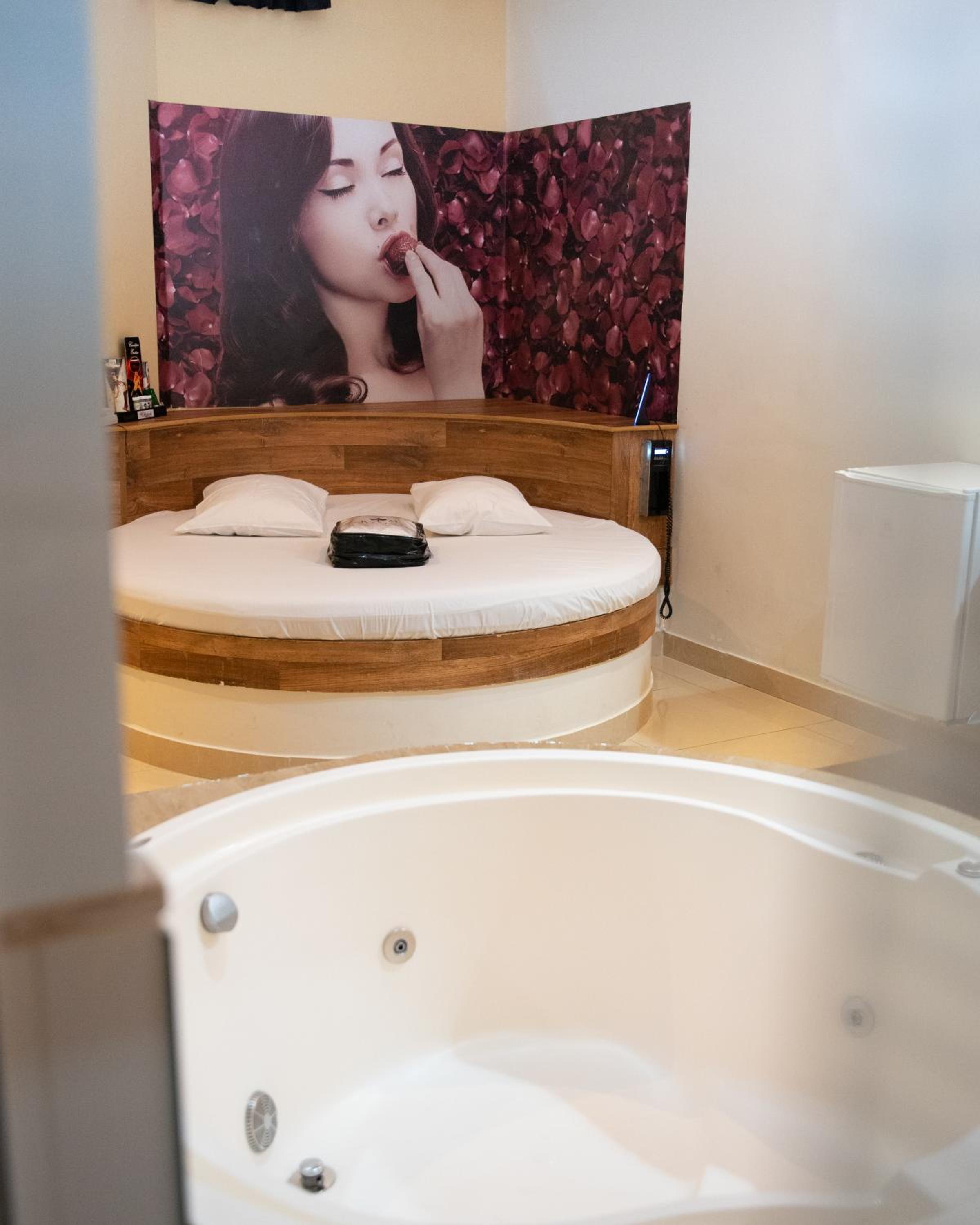 Double Room with Spa Bath photo 2