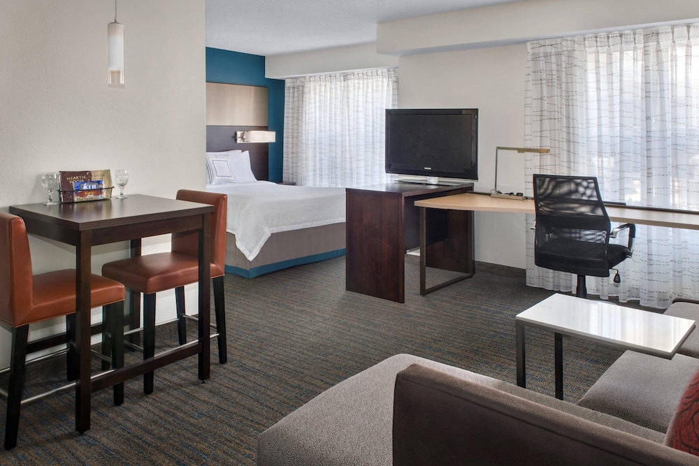 Suite, 1 Bedroom, Smoking (Hearing Accessible) photo 3