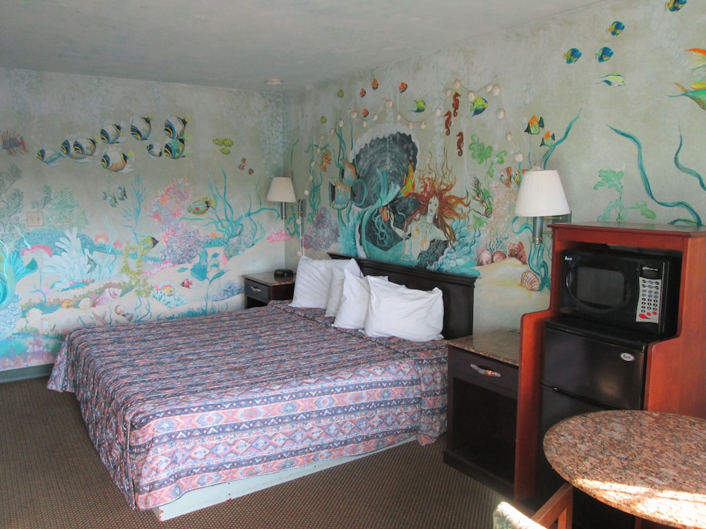 Premium Room, 1 King Bed, Smoking photo 1
