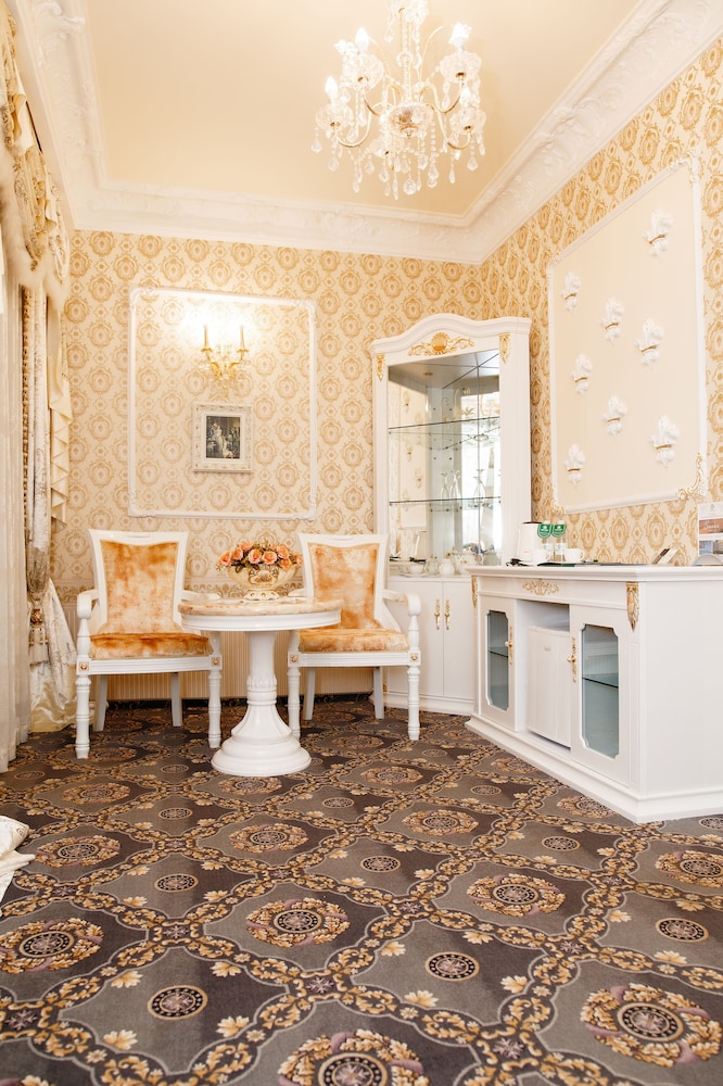 Royal Suite photo 2