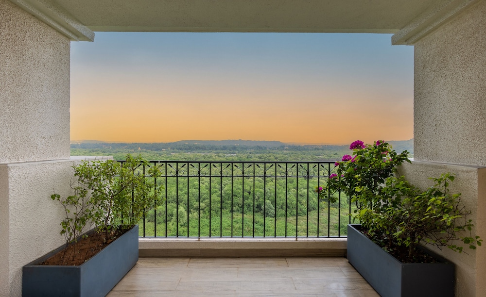 Suite, 2 Bedrooms, Balcony (Sunrise View) - Photo 12