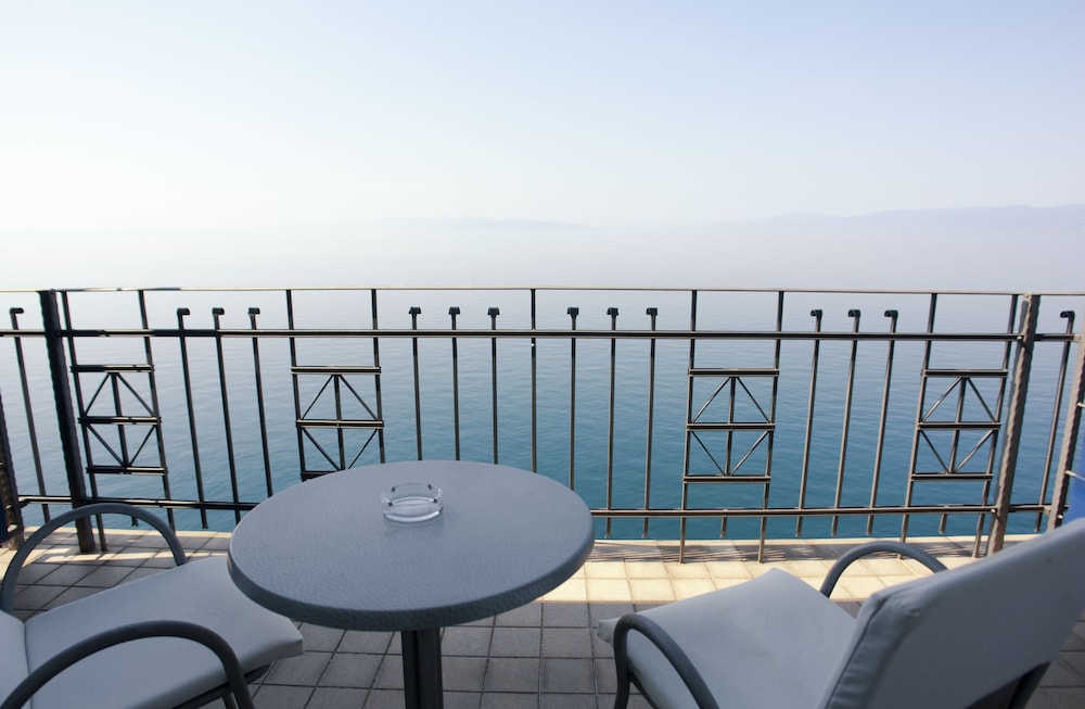 Superior Double or Twin Room, Sea View, Beachfront photo 3