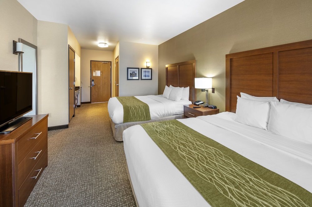 Room, 2 Queen Beds, Non Smoking - Photo 1