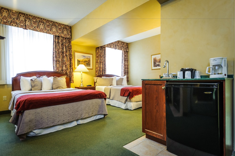 Superior Suite, 2 Queen Beds - Photo 3