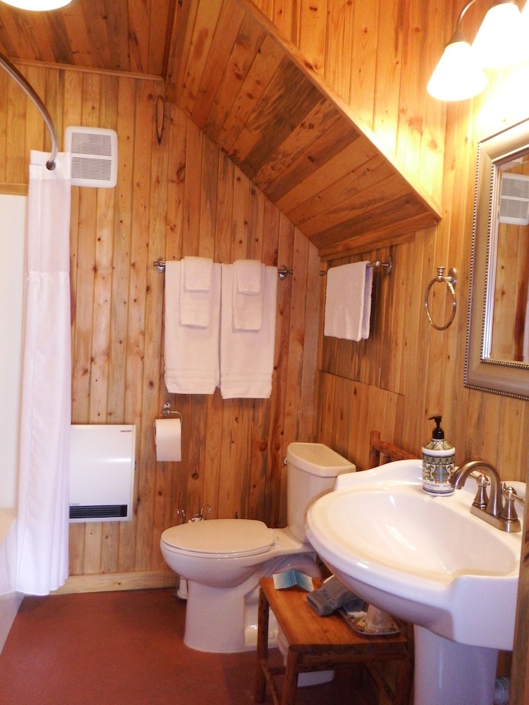Deluxe Cabin, 1 Bedroom (Swan Mountain) photo 2