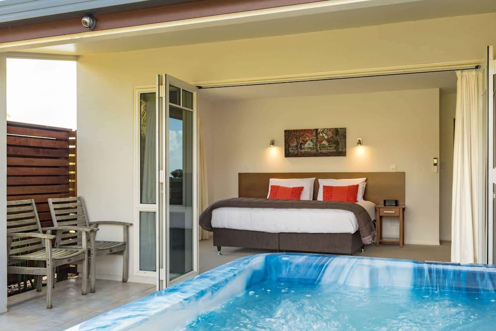 Two Bedroom Suite - Photo 6