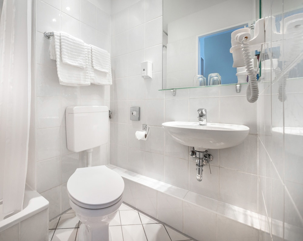 Double Room - Photo 11
