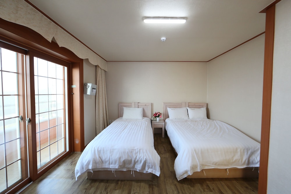 Family Room (25PY, extra person fee over 8 people) photo 1