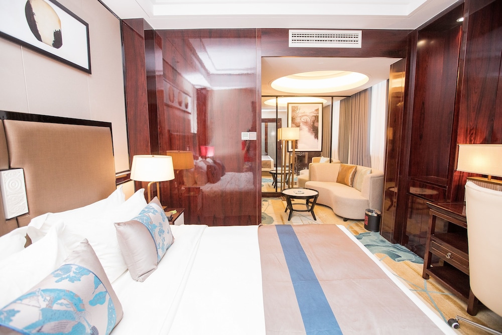 Deluxe Suite photo 1