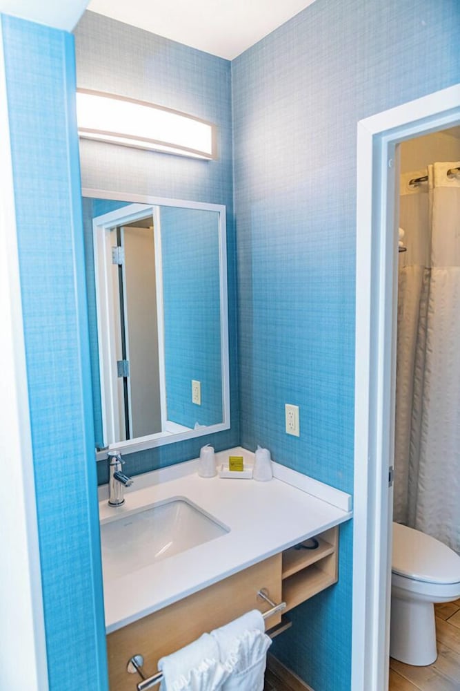 Room, 1 Queen Bed, Kitchenette (with Bathtub) - Photo 4