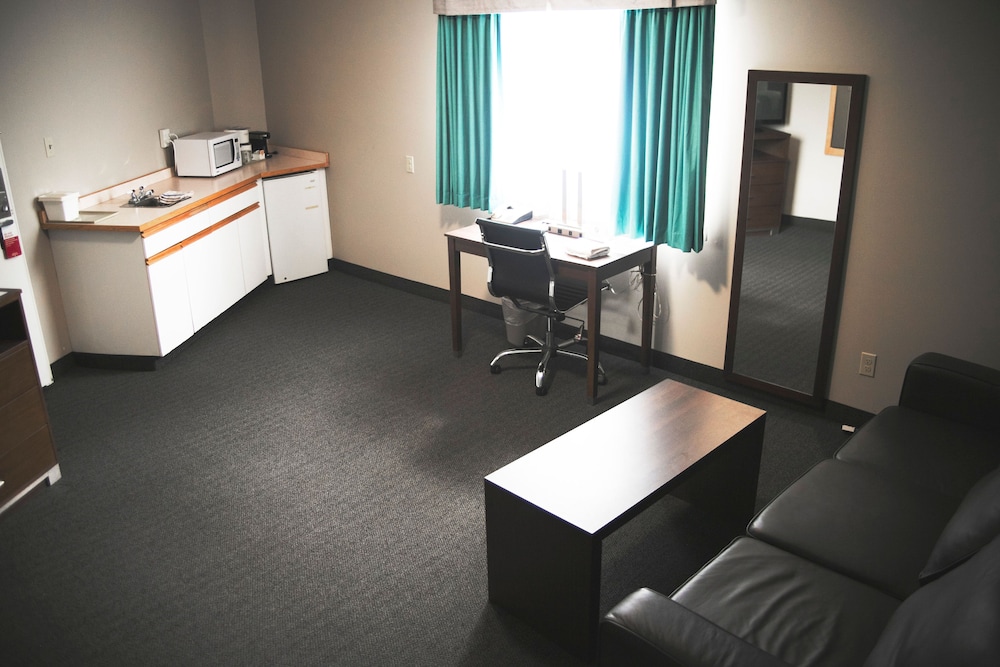 Suite, 1 King Bed, Non Smoking - Photo 1