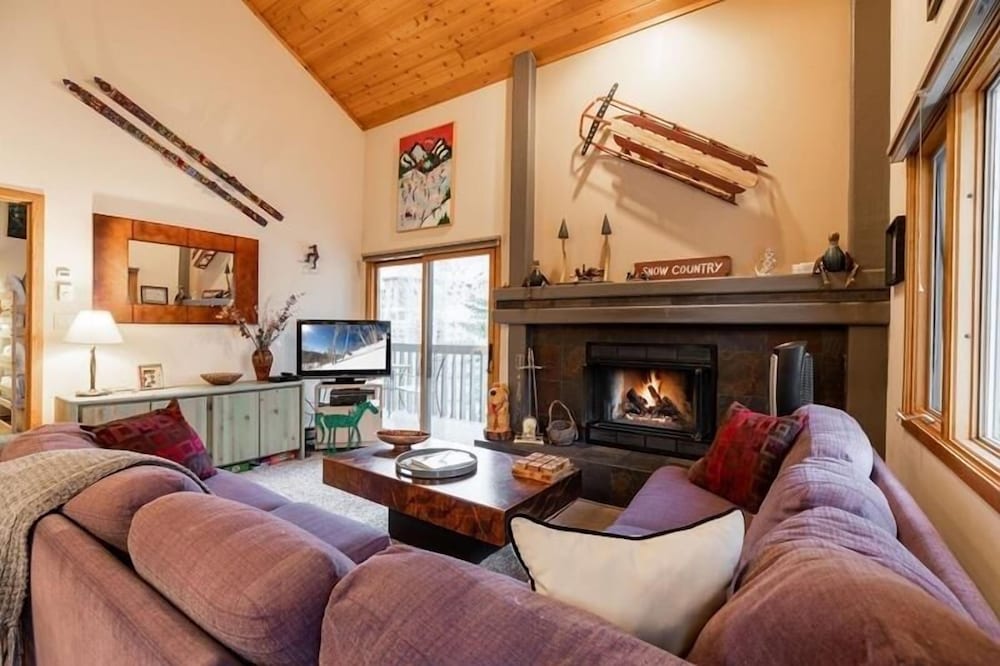 Condo, 2 Bedrooms