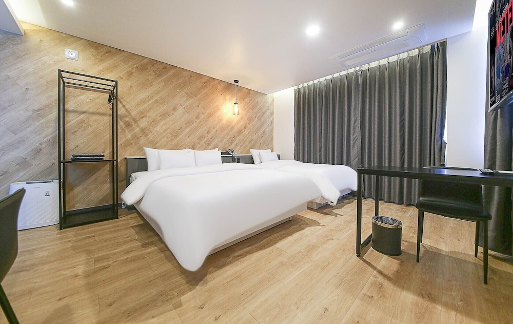 Deluxe Twin Room - Photo 6