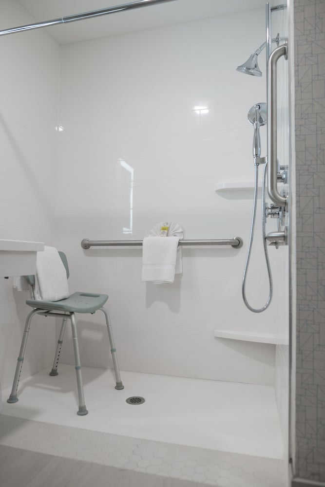 Standard Room, 1 King Bed, Accessible (Communications, Mobility) - Photo 6