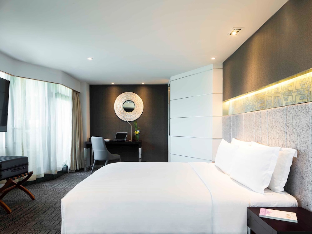 Junior Suite, 1 King Bed, Executive Level photo 3