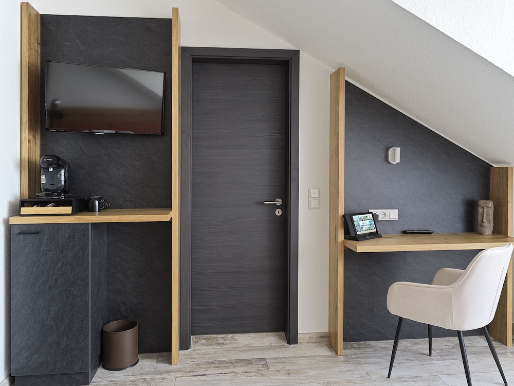 Double Room, Ensuite, Lake View - Photo 4