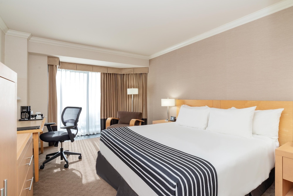 Standard Room, 1 King Bed - Photo 1