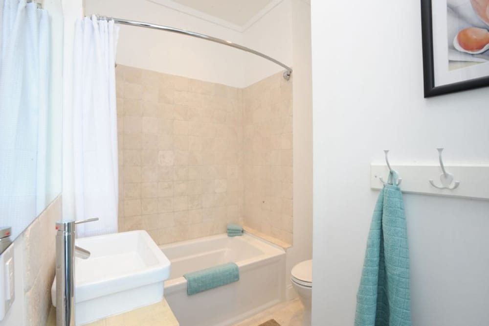 Condo, 2 Bedrooms photo 3