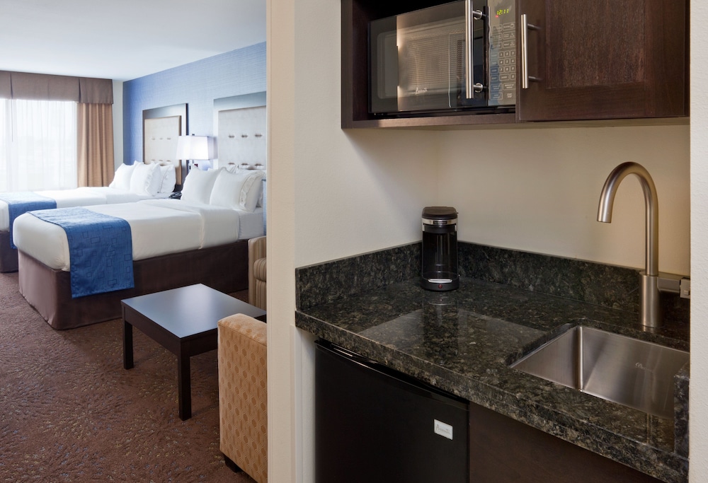 Suite, 2 Queen Beds (Additional Living Area) photo 1