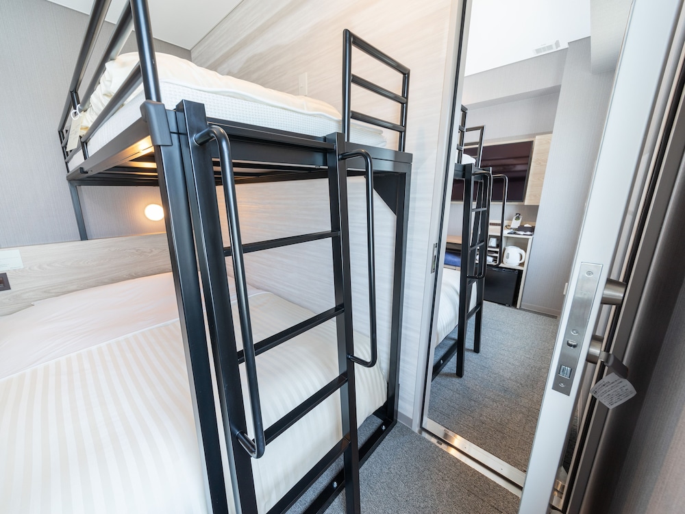 Super (Connecting) Room with Loft, Non Smoking - Photo 4